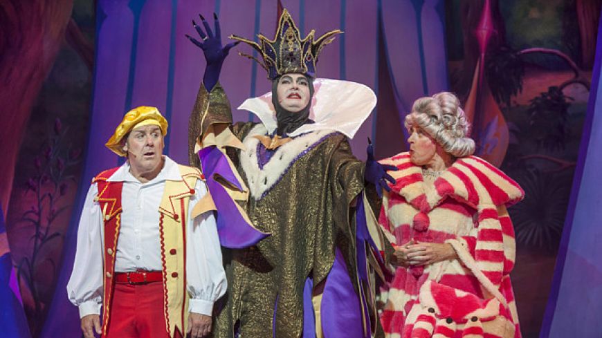 Snow White And The Seven Dwarfs Kings Theatre Review 
